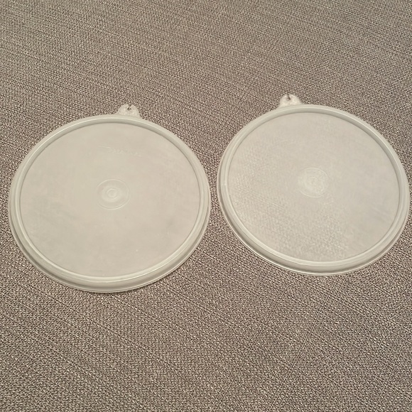 Tupperware Set of 2 C Lids - Picture 4 of 5